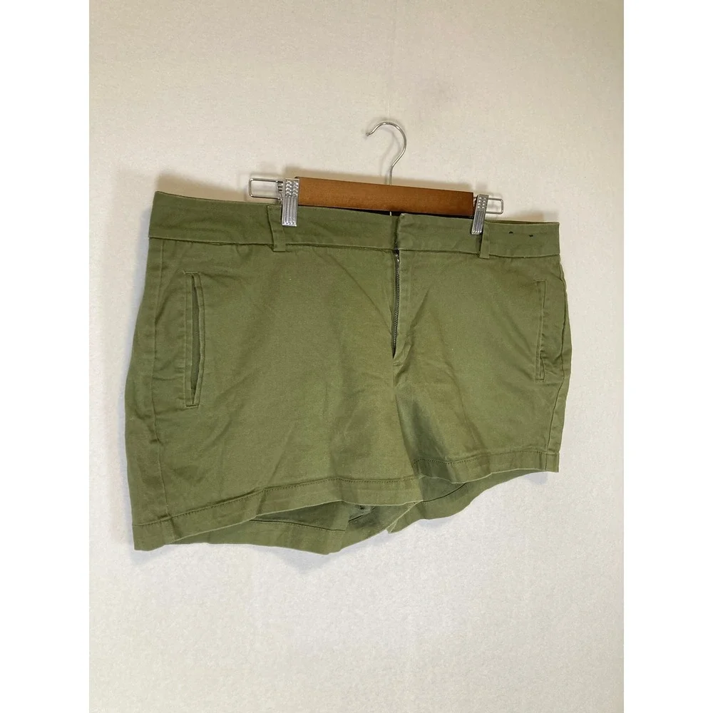 Safari Chic a.n.a Women 18 Olive Green Twill Stretch Mid Rise Chino‎ Shorts